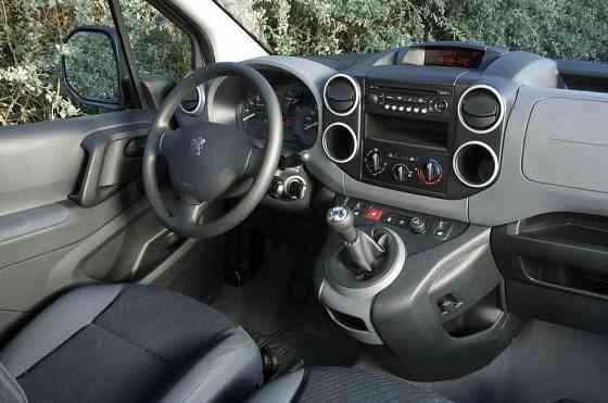 Продаю хороший, вместительный автомобиль Peugeot Partner Кировоград