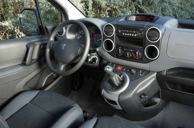 Продаю хороший, вместительный автомобиль Peugeot Partner Кировоград - изображение 2