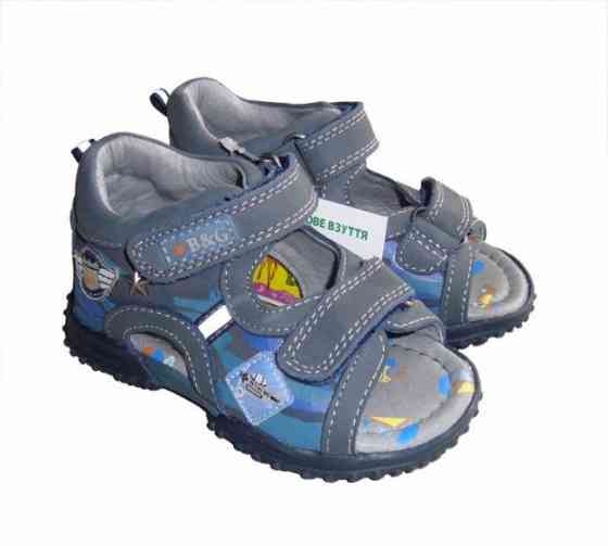 Продам босоножки на мальчика новые Киев